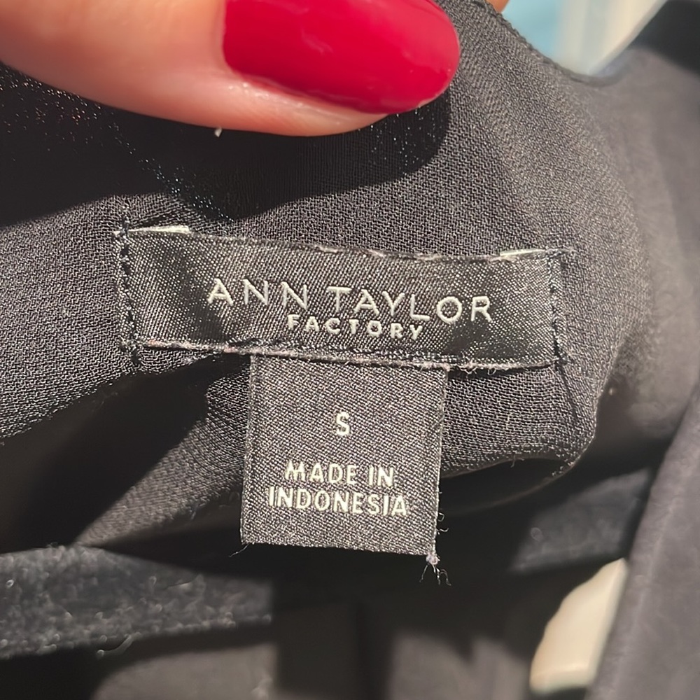 Ann Taylor Factory - V neck blouse - Picture 3 of 3